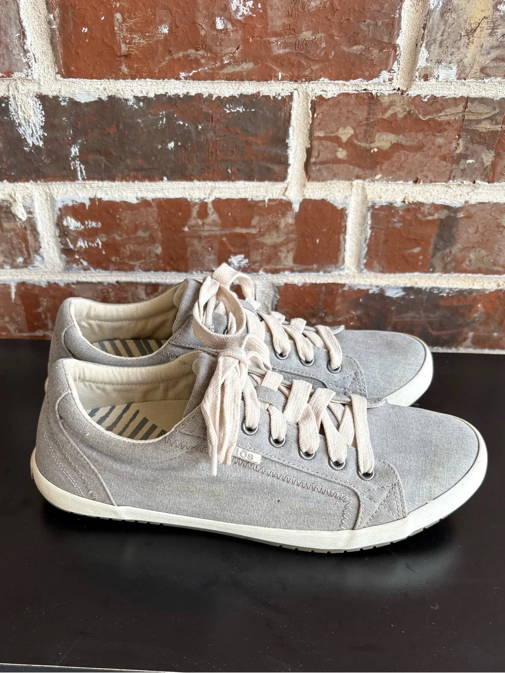 Taos Star Burst Comfort Canvas Sneakers Washed Gray Size 10 Wide FLAWEDl